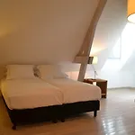 Hotel Chateau Les Merles Et Ses 4*