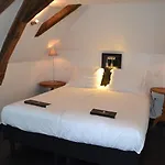 Hotel Chateau Les Merles Et Ses 4*