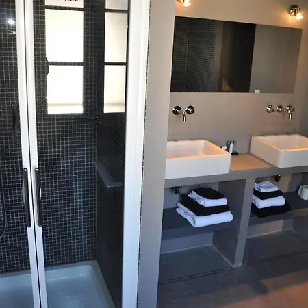 Hotel Chateau Les Merles Et Ses 4*
