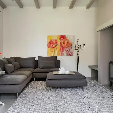 Château Les Merles Et Ses 4* Mouleydier