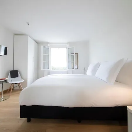 Hotel Château Les Merles Et Ses 4*