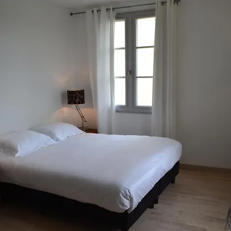 Hotell Chateau Les Merles Et Ses 4*