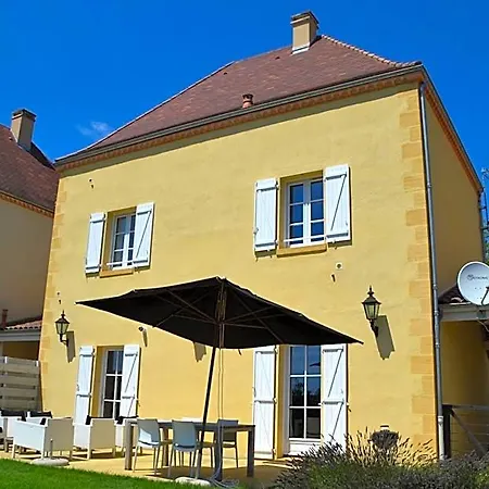 Château Les Merles Et Ses