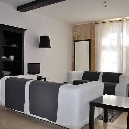 Château Les Merles Et Ses 4* Mouleydier