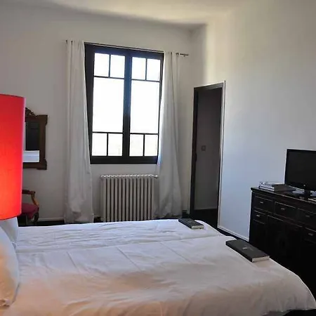 Chateau Les Merles Et Ses Hotel 4*