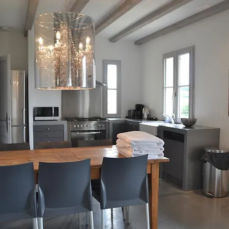 Château Les Merles Et Ses 4* Mouleydier