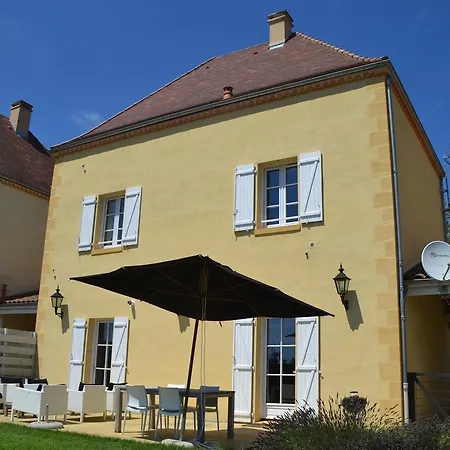 Château Les Merles Et Ses 4* Mouleydier
