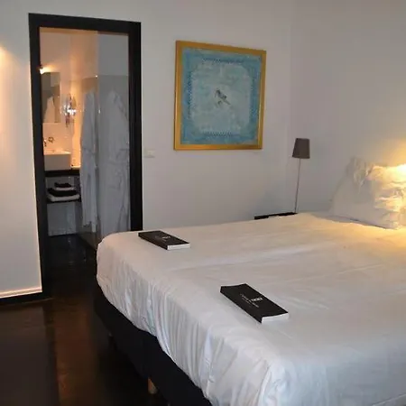 Chateau Les Merles Et Ses Hotel Mouleydier