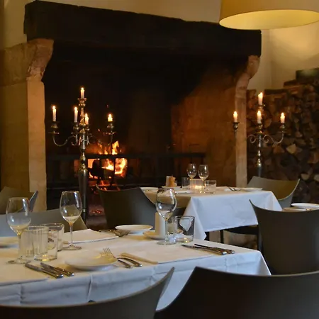 Château Les Merles Et Ses Hotel 4*