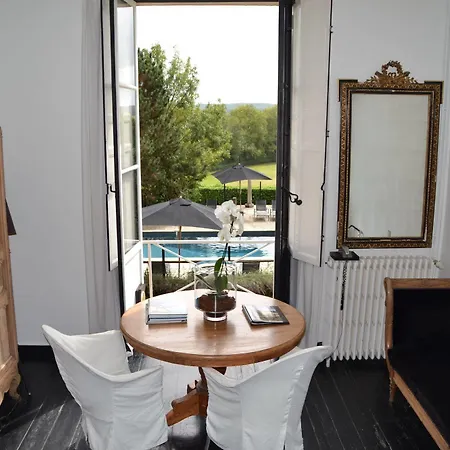 Château Les Merles Et Ses