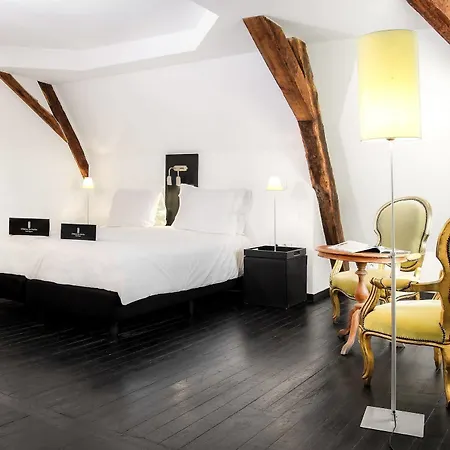 Hotel Chateau Les Merles Et Ses 4*