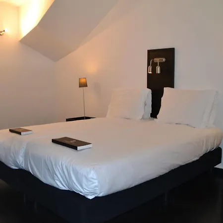 Château Les Merles Et Ses 4*
