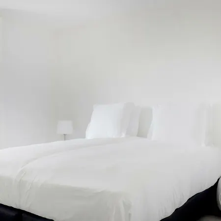 Chateau Les Merles Et Ses 4*