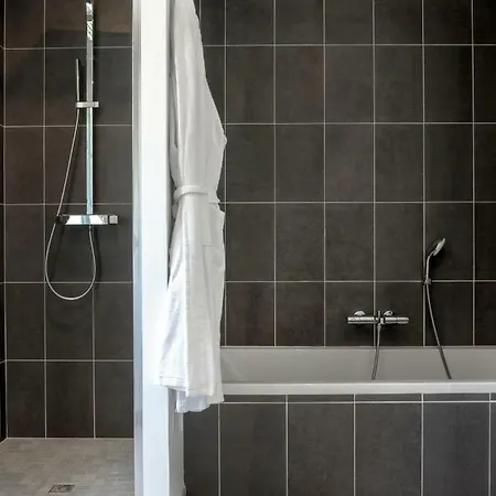 Château Les Merles Et Ses Hotel Mouleydier