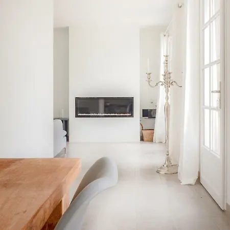 Château Les Merles Et Ses Hotel 4*