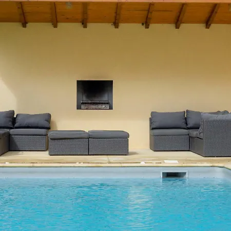 Chateau Les Merles Et Ses Hotel 4*