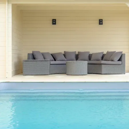 Château Les Merles Et Ses Hotel Mouleydier