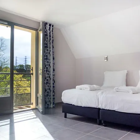 Chateau Les Merles Et Ses Hotel 4*