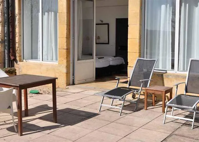 Chateau Les Merles Et Ses Hotel 4*