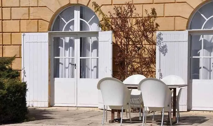 Hotel Chateau Les Merles Et Ses 4*