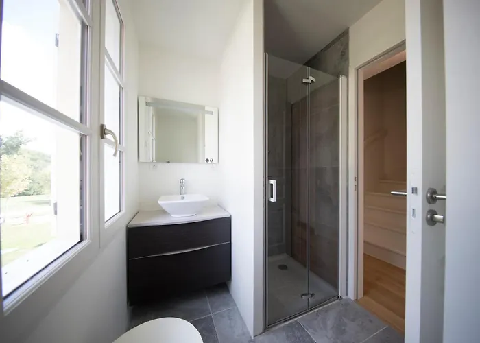 Chateau Les Merles Et Ses