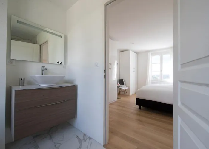 Chateau Les Merles Et Ses Hotel