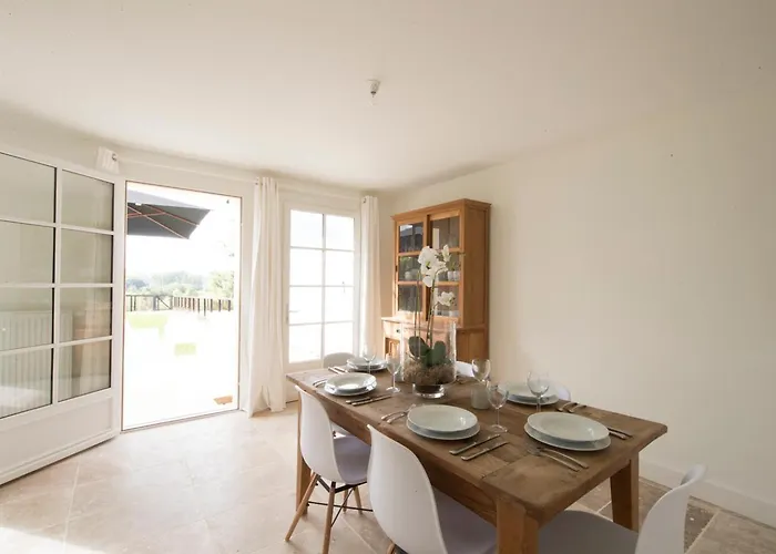 Chateau Les Merles Et Ses Hotel 4*