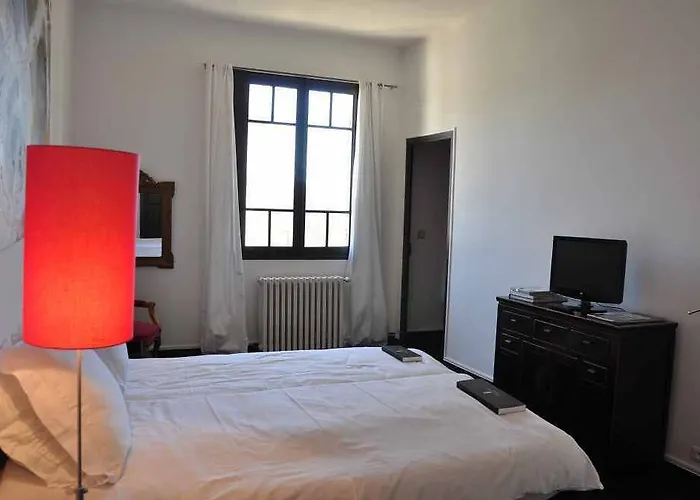 Chateau Les Merles Et Ses Hotel 4*