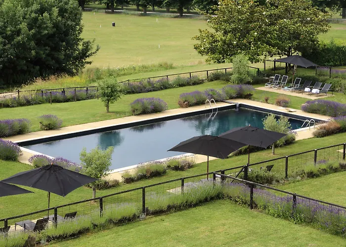 Chateau Les Merles Et Ses