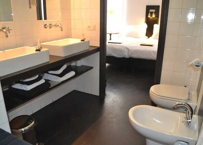 Chateau Les Merles Et Ses Hotel Mouleydier