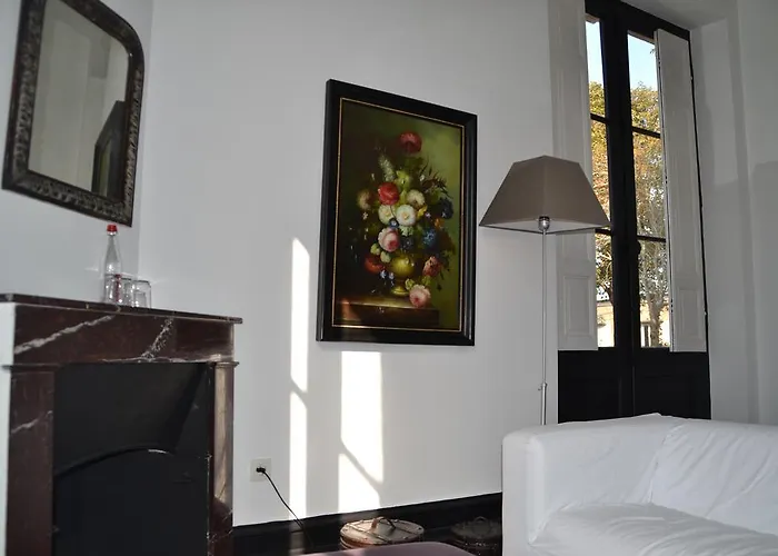 Chateau Les Merles Et Ses Hotel 4*