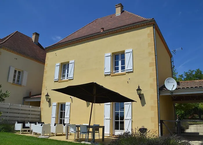 Château Les Merles Et Ses 4* Mouleydier