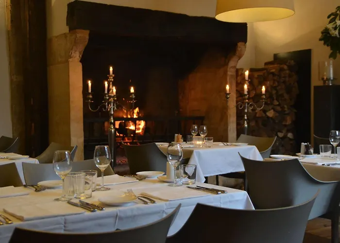 Chateau Les Merles Et Ses Hotel 4*