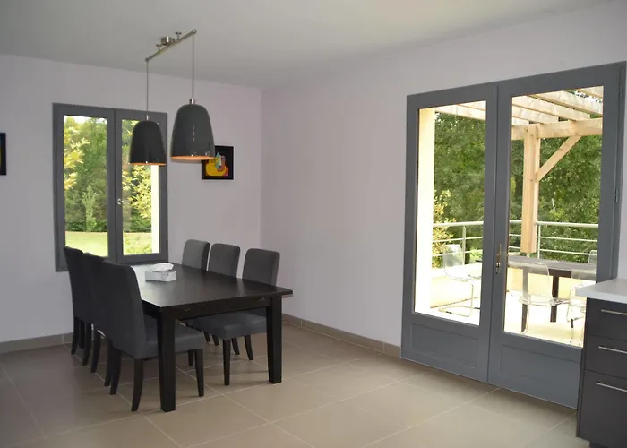 Chateau Les Merles Et Ses