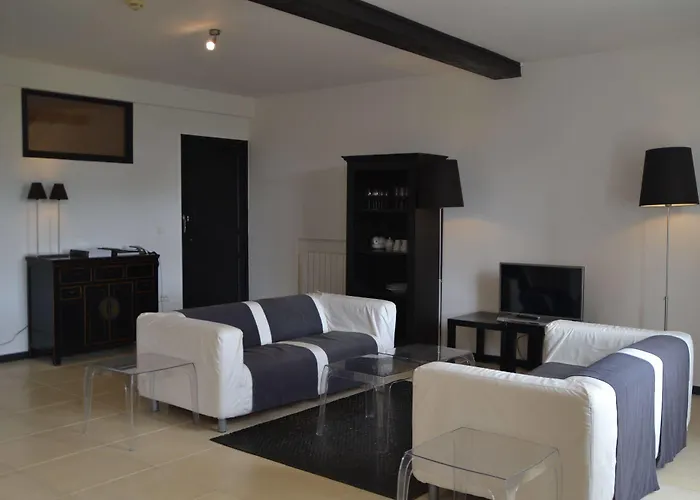 Chateau Les Merles Et Ses Hotel 4*