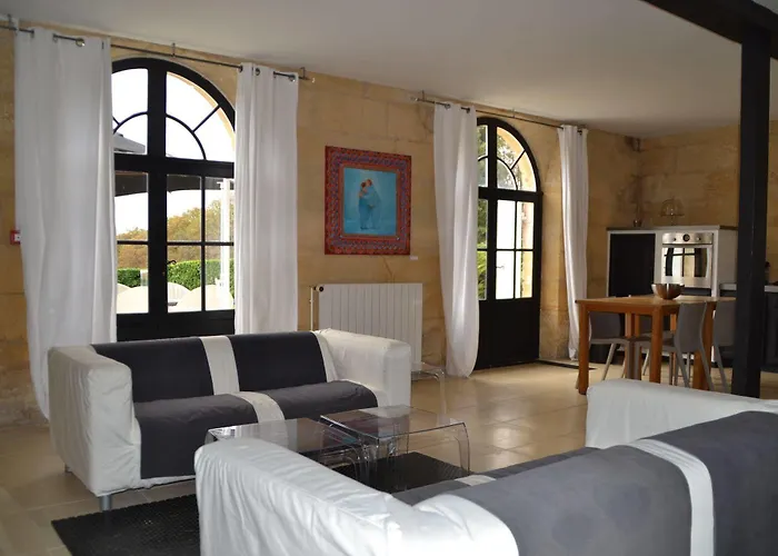 Chateau Les Merles Et Ses Hotel 4*