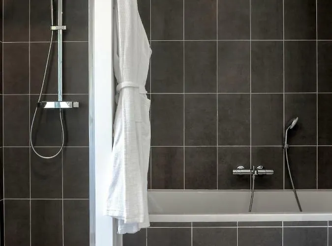 Chateau Les Merles Et Ses Hotel Mouleydier