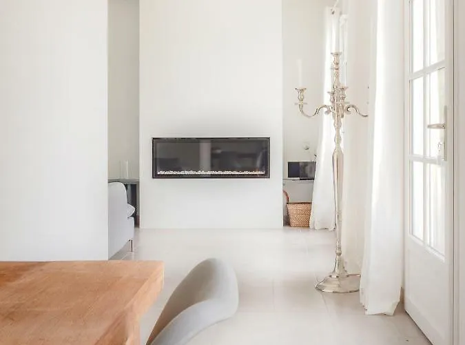 Chateau Les Merles Et Ses Hotel 4*