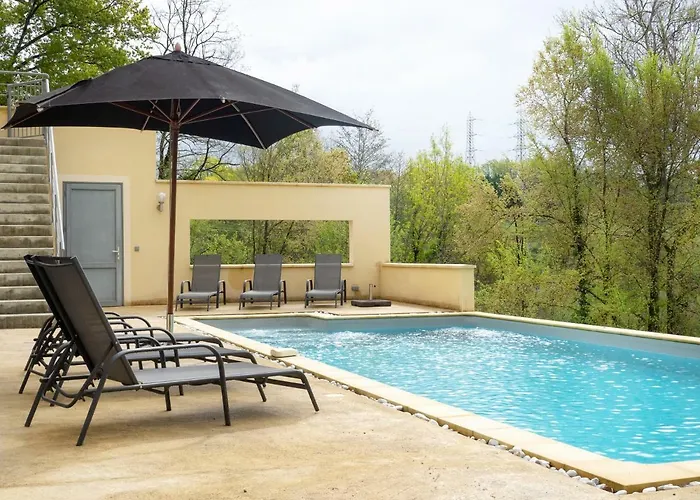 Chateau Les Merles Et Ses