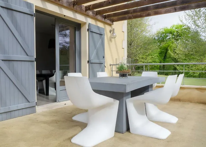 Chateau Les Merles Et Ses