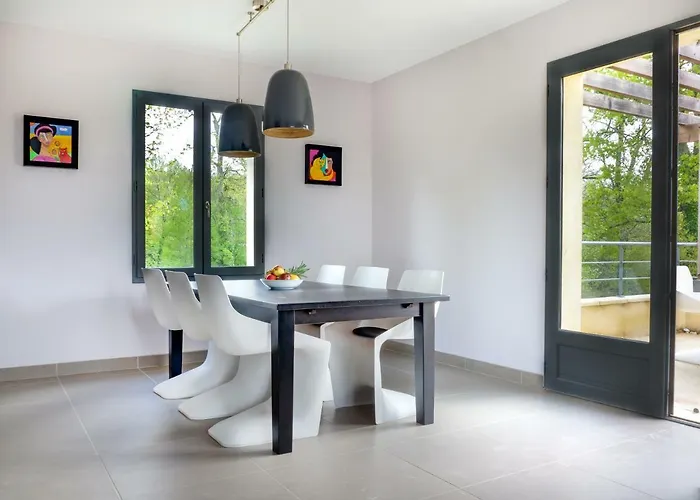 Chateau Les Merles Et Ses