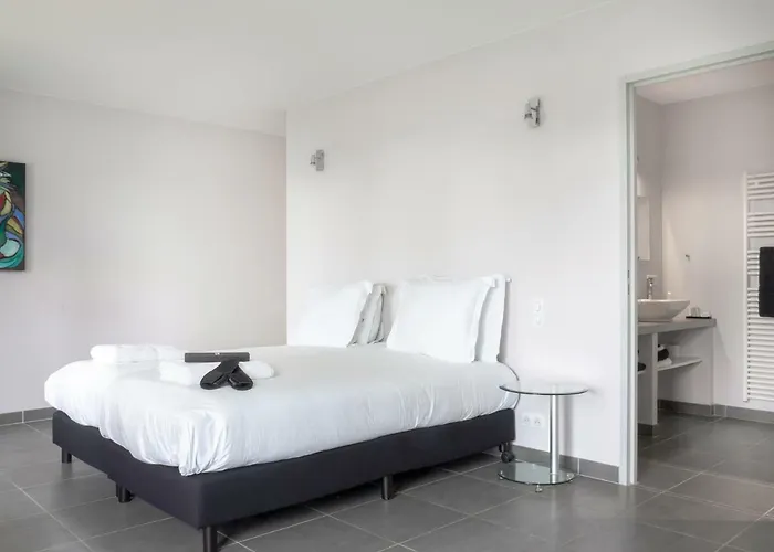 Chateau Les Merles Et Ses 4* Mouleydier