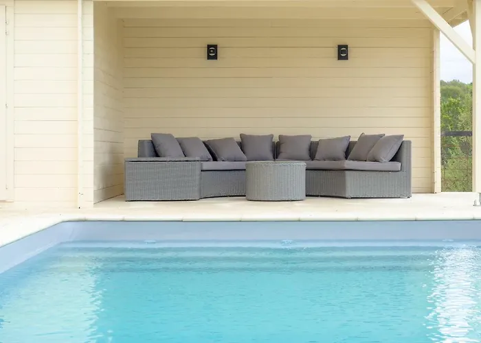 Chateau Les Merles Et Ses Hotel Mouleydier