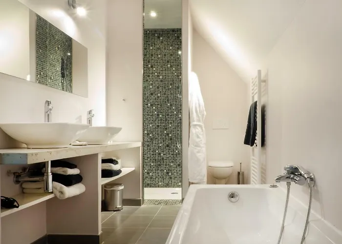 Chateau Les Merles Et Ses Hotel 4*