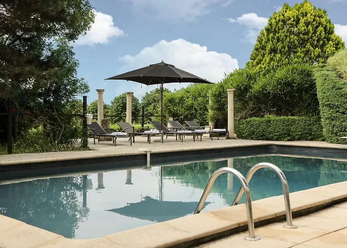 Chateau Les Merles Et Ses Hotel 4*